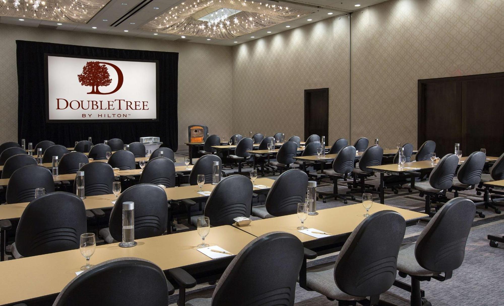 Doubletree By Hilton Chicago - Oak Brook Exterior foto