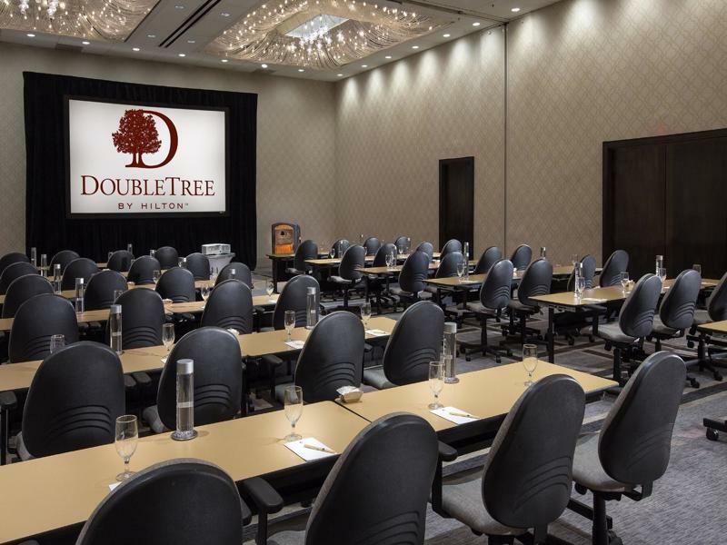 Doubletree By Hilton Chicago - Oak Brook Exterior foto